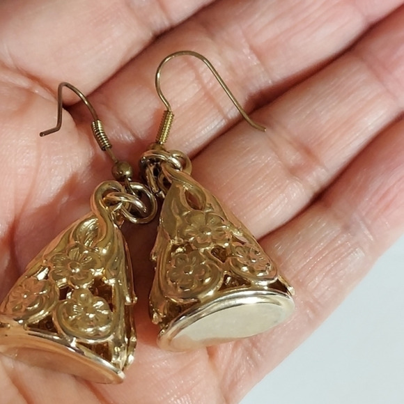 Vintage Jewelry - Vintage Goldtone Flower Filigree Pierced Dangled Earrings Wire Hooks